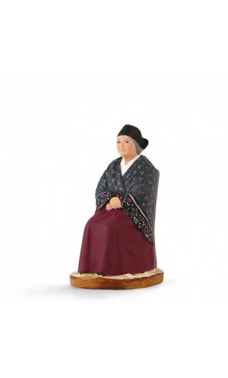 vieille Arlésienne assise