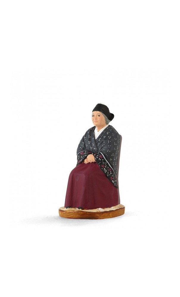 vieille Arlésienne assise